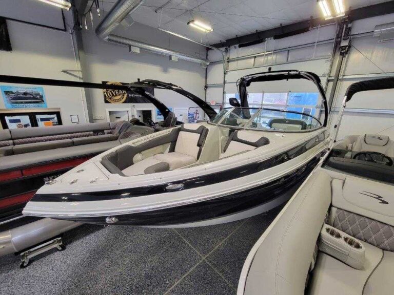 2022 Crownline 255 SS - Arch US-KIS88005H122 [photo 1]